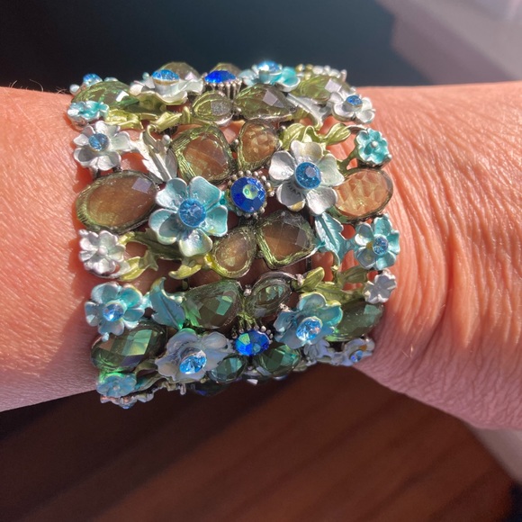 Flower and stone bracelet cuff - Picture 2 of 3